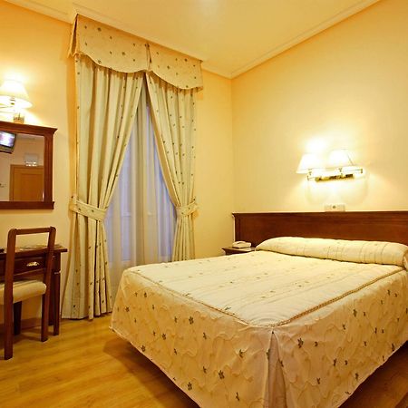 Hostal Sil & Serranos Madryt Zewnętrze zdjęcie