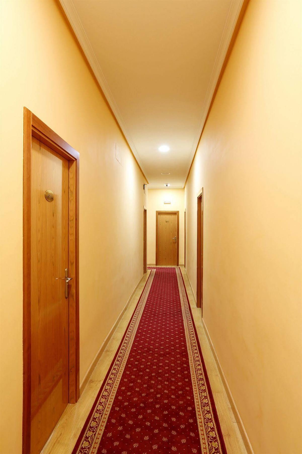 Hostal Sil & Serranos Madryt Zewnętrze zdjęcie