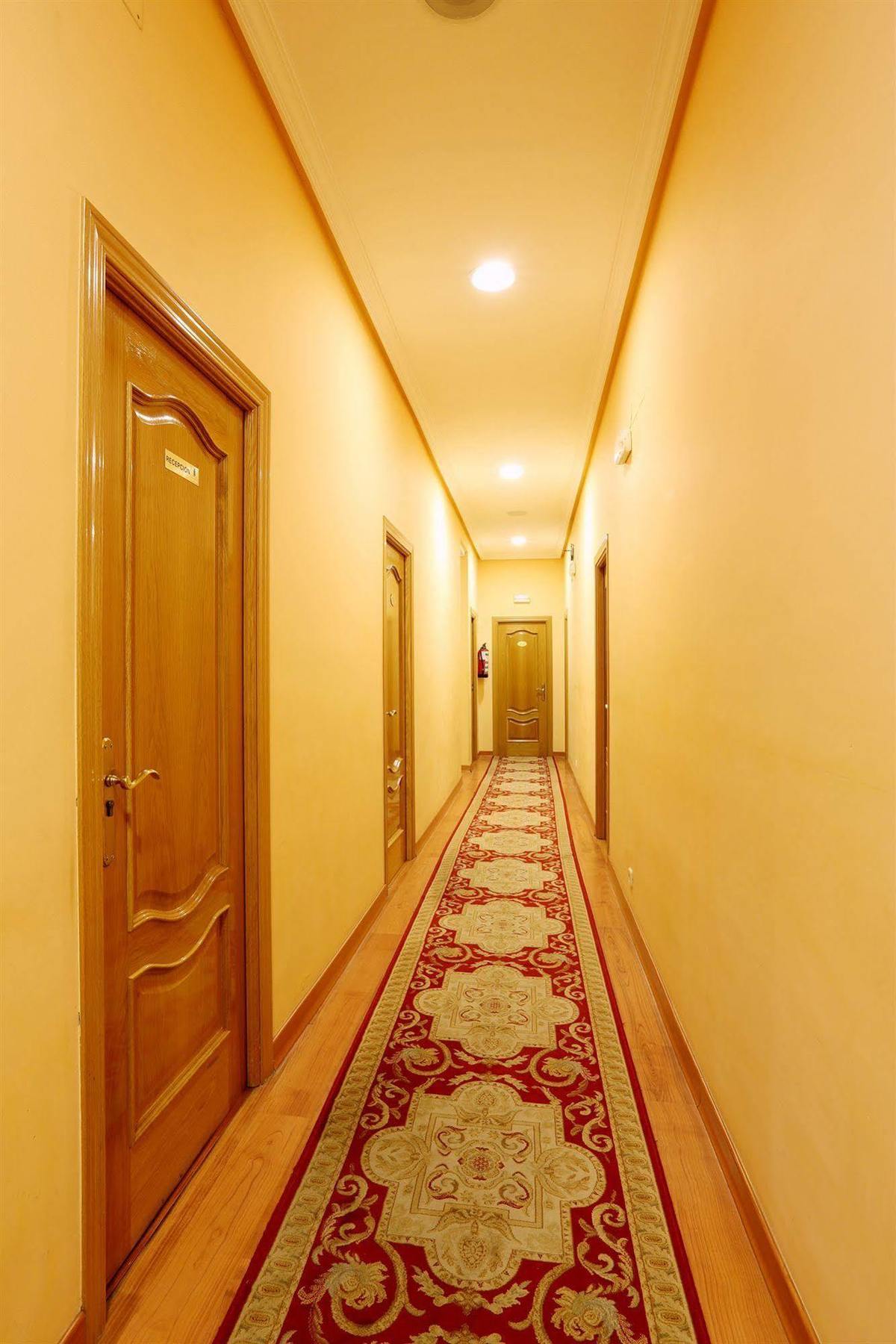 Hostal Sil & Serranos Madryt Zewnętrze zdjęcie